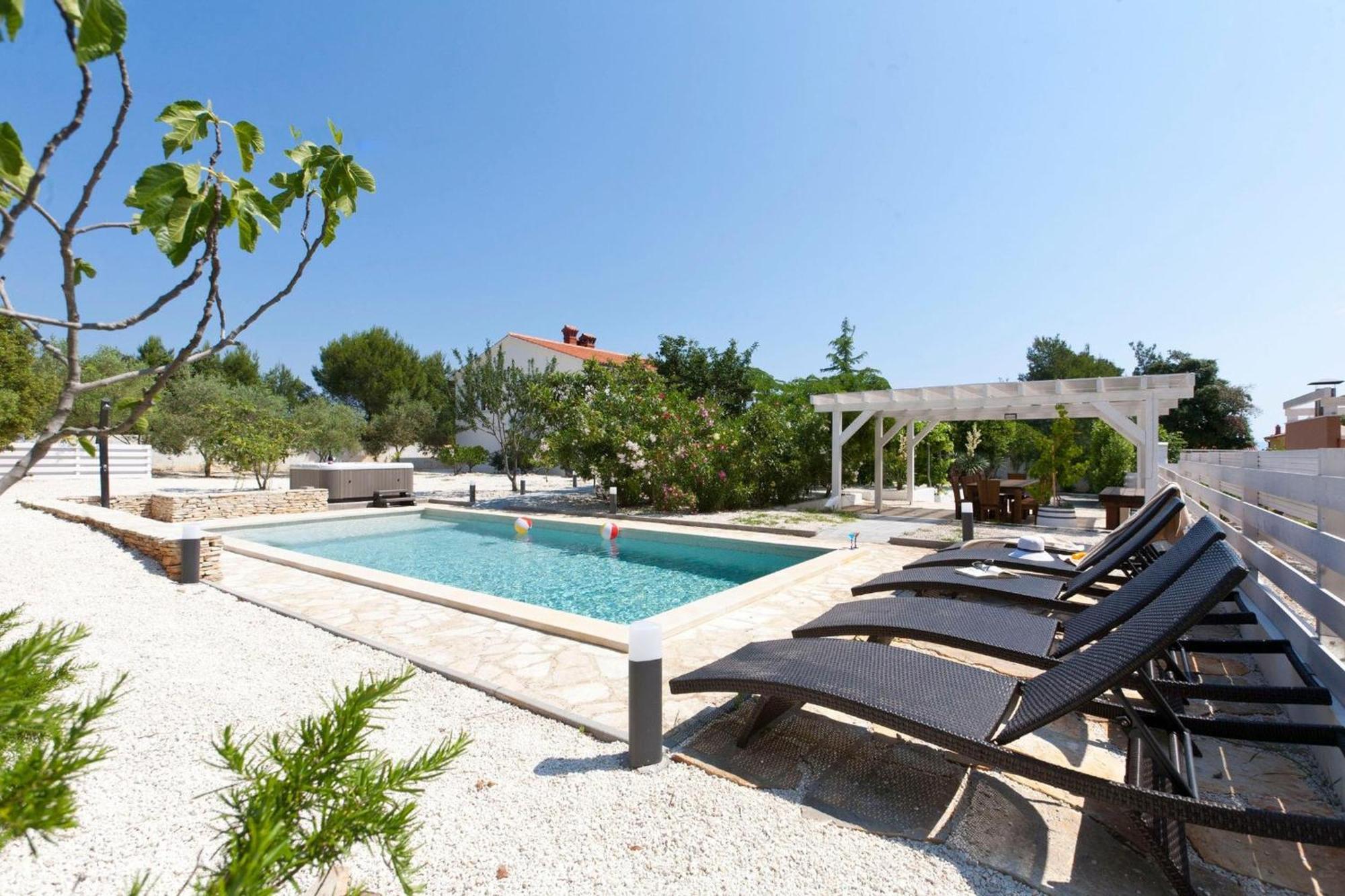 Villa Bella - Beautiful And Modern House With Pool, Souna, Jacuzzi & Playground, Liznjan - Istra Ngoại thất bức ảnh