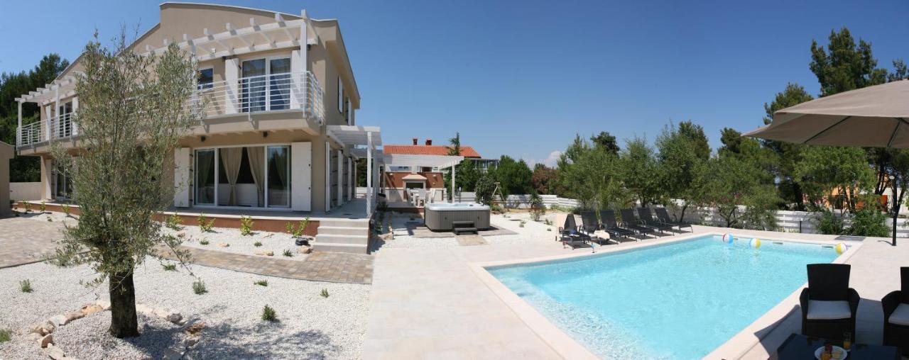 Villa Bella - Beautiful And Modern House With Pool, Souna, Jacuzzi & Playground, Liznjan - Istra Ngoại thất bức ảnh